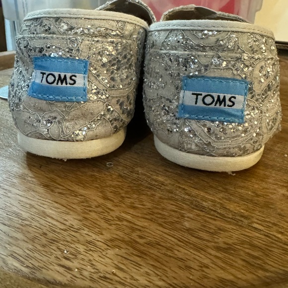 TOMS Silver Lace Glitz Alpargata Flats Like New Sz 6.5 - Picture 8 of 8